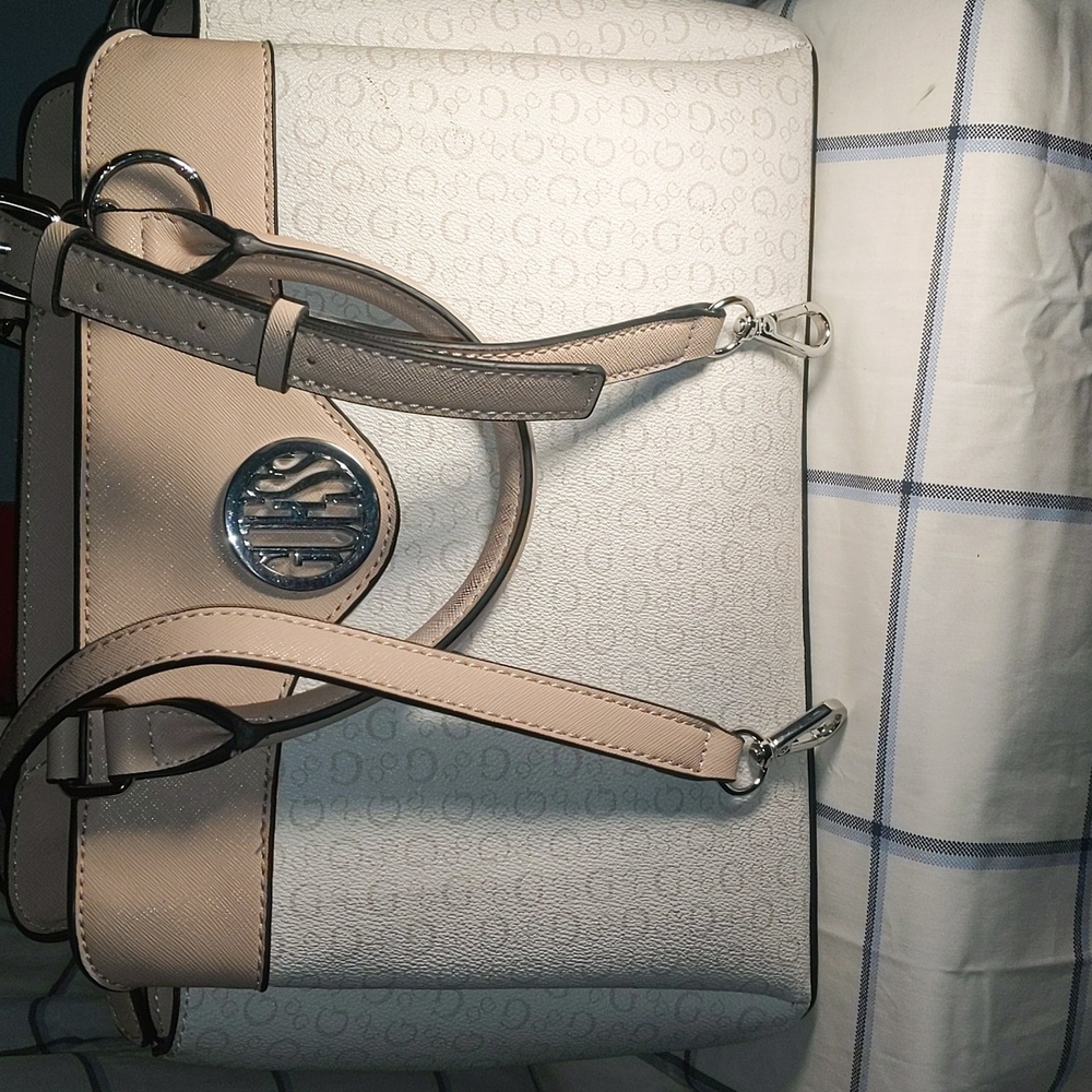 Guess Bag - Picture 2 of 4